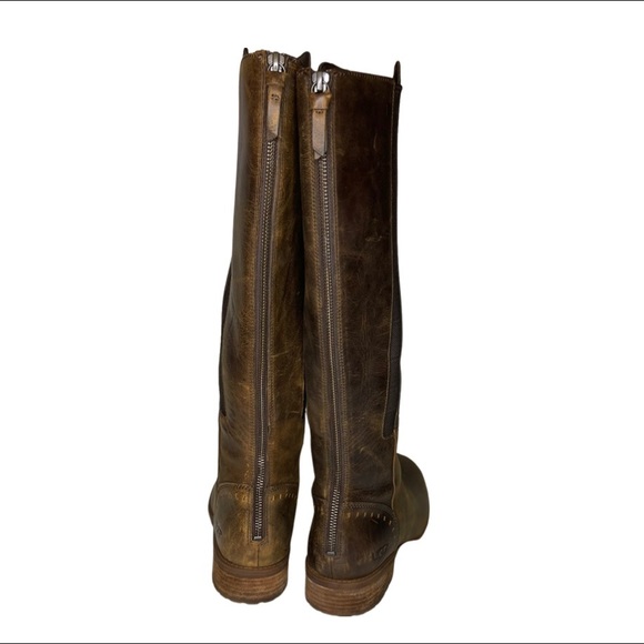 SOLD- UGG DISTRESSED BOOTS SIZE 10M US - Picture 4 of 7